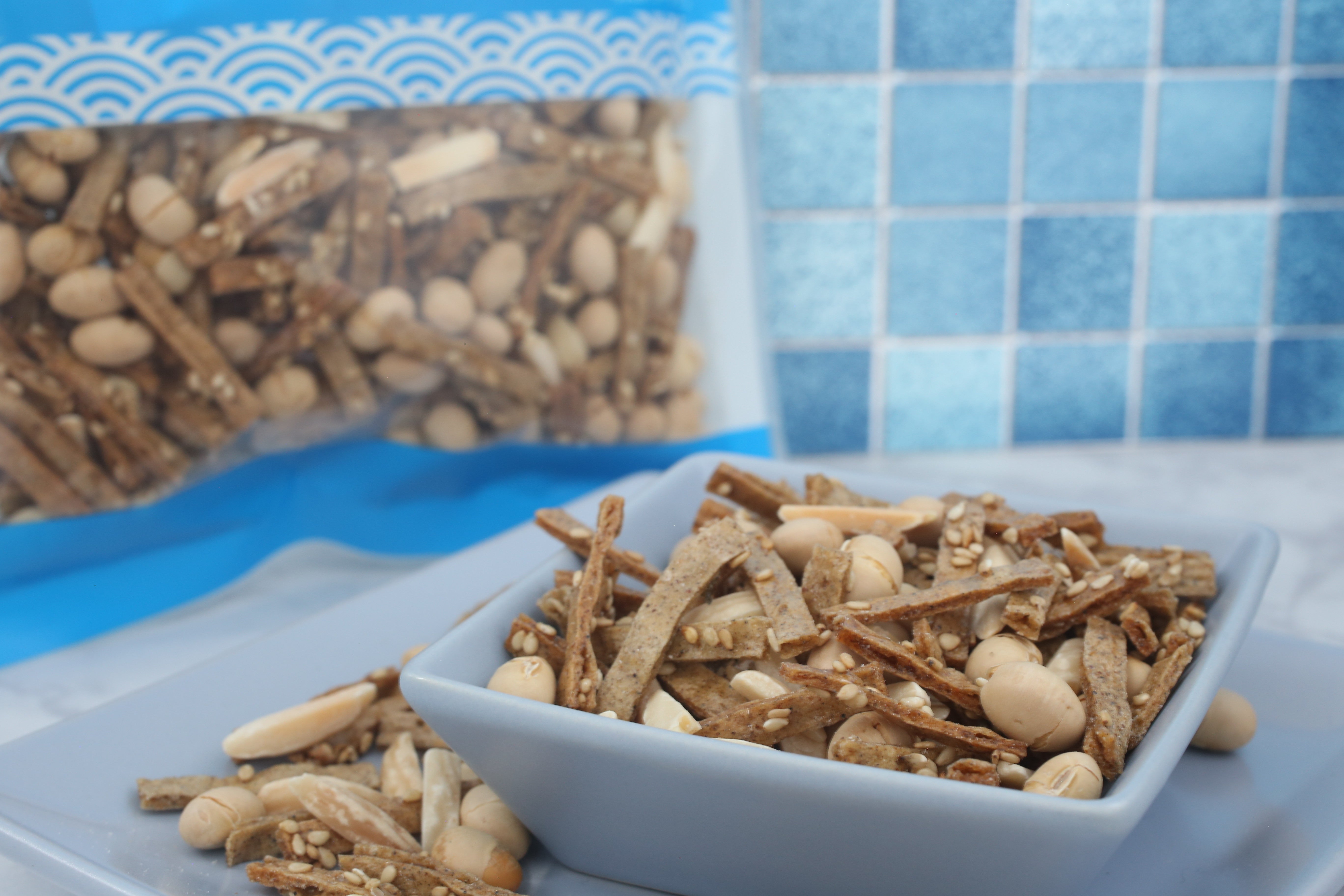 お魚チップとアーモンド 大豆入り 12袋入 – Lovely Nuts Factory